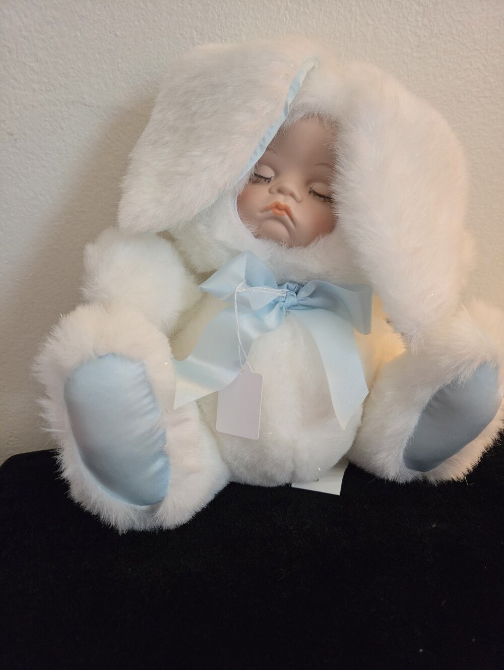 House Of Lloyd Snow Bunny Porcelain Baby Face Music Box Vtg NOS